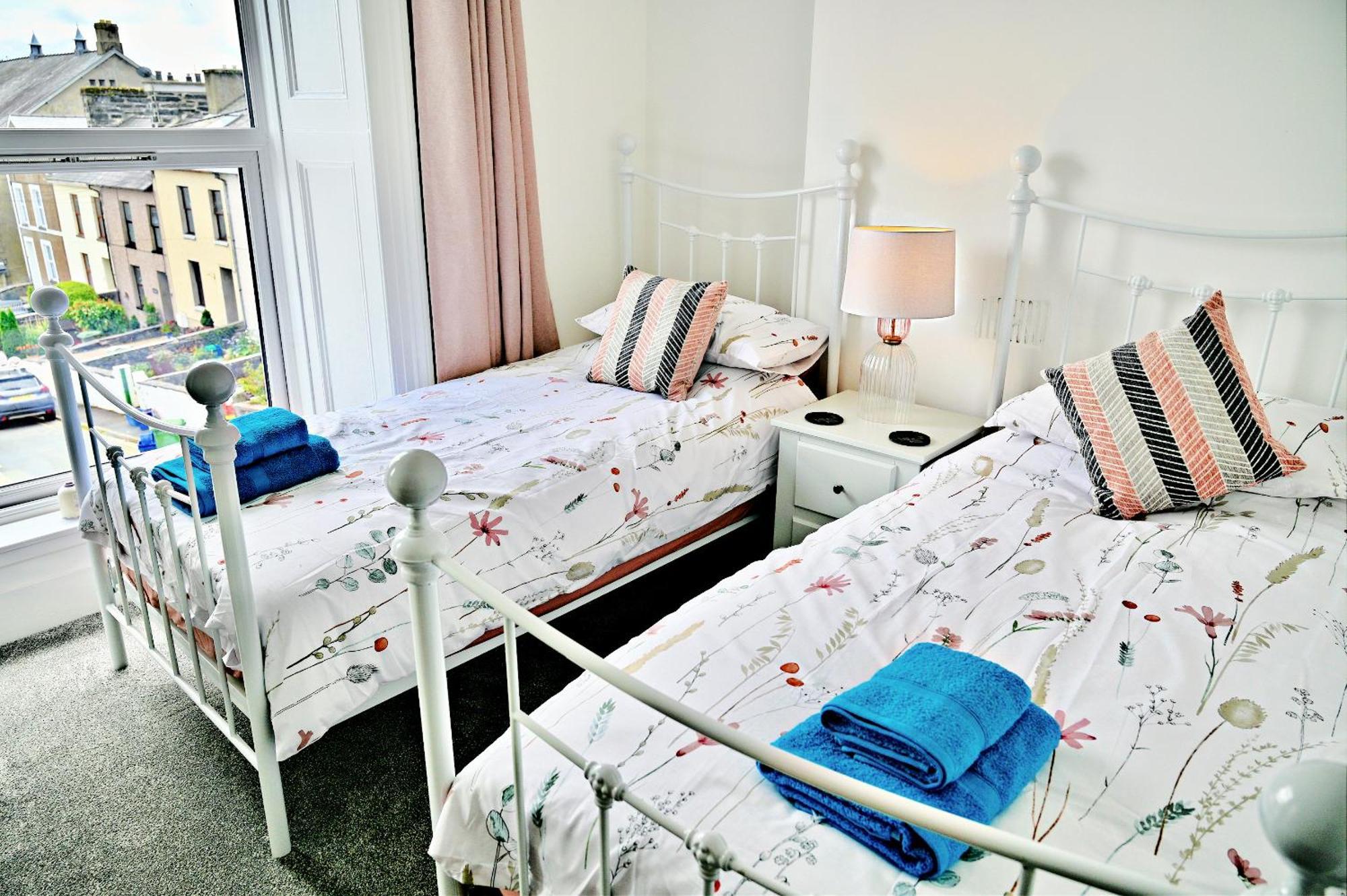 Porthmadog, Sleeps 11, 5 Bedrooms, 5 Bathrooms, Mountain Views Esterno foto