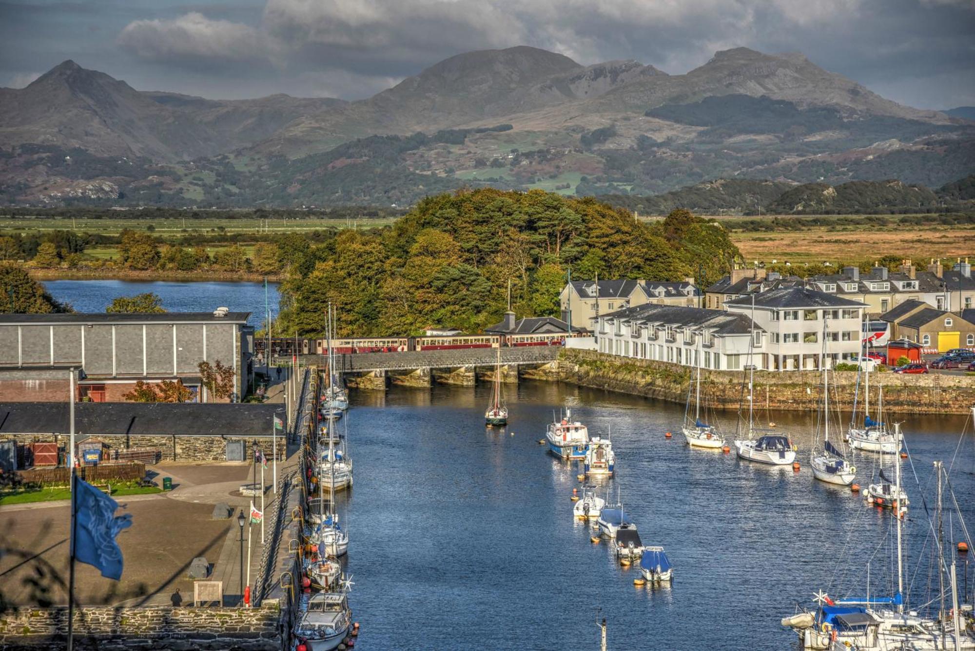 Porthmadog, Sleeps 11, 5 Bedrooms, 5 Bathrooms, Mountain Views Esterno foto